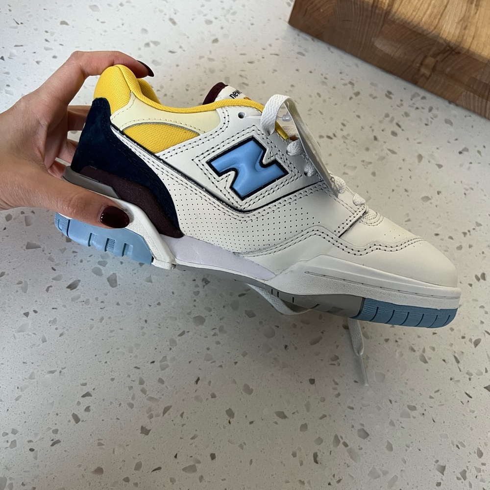 Brand new in box New Balance off white BB550 sneakers